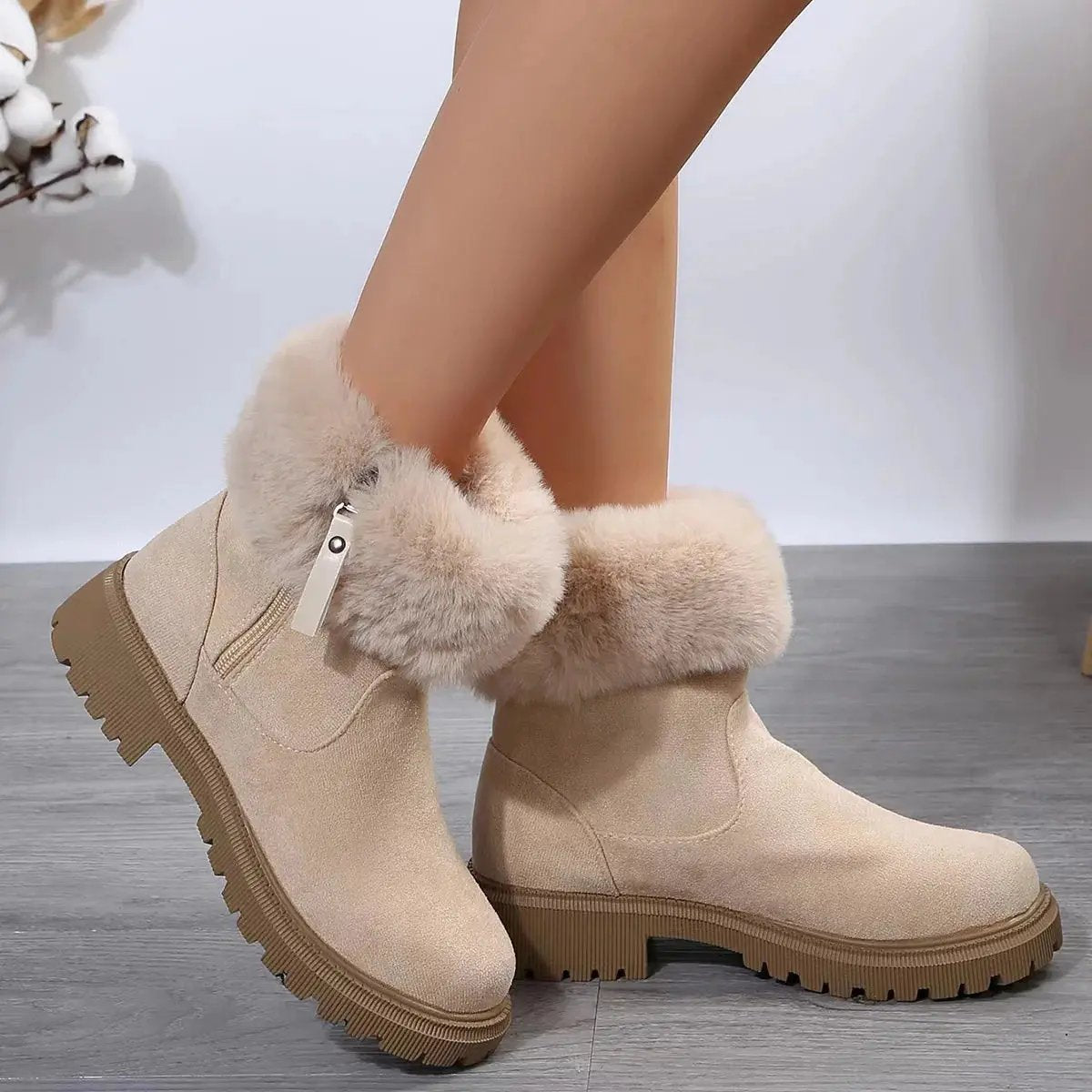 Women's Winter Fashion Plush Side-Zipper Snow Boots with Thickened Low Heel for Outdoor Use
