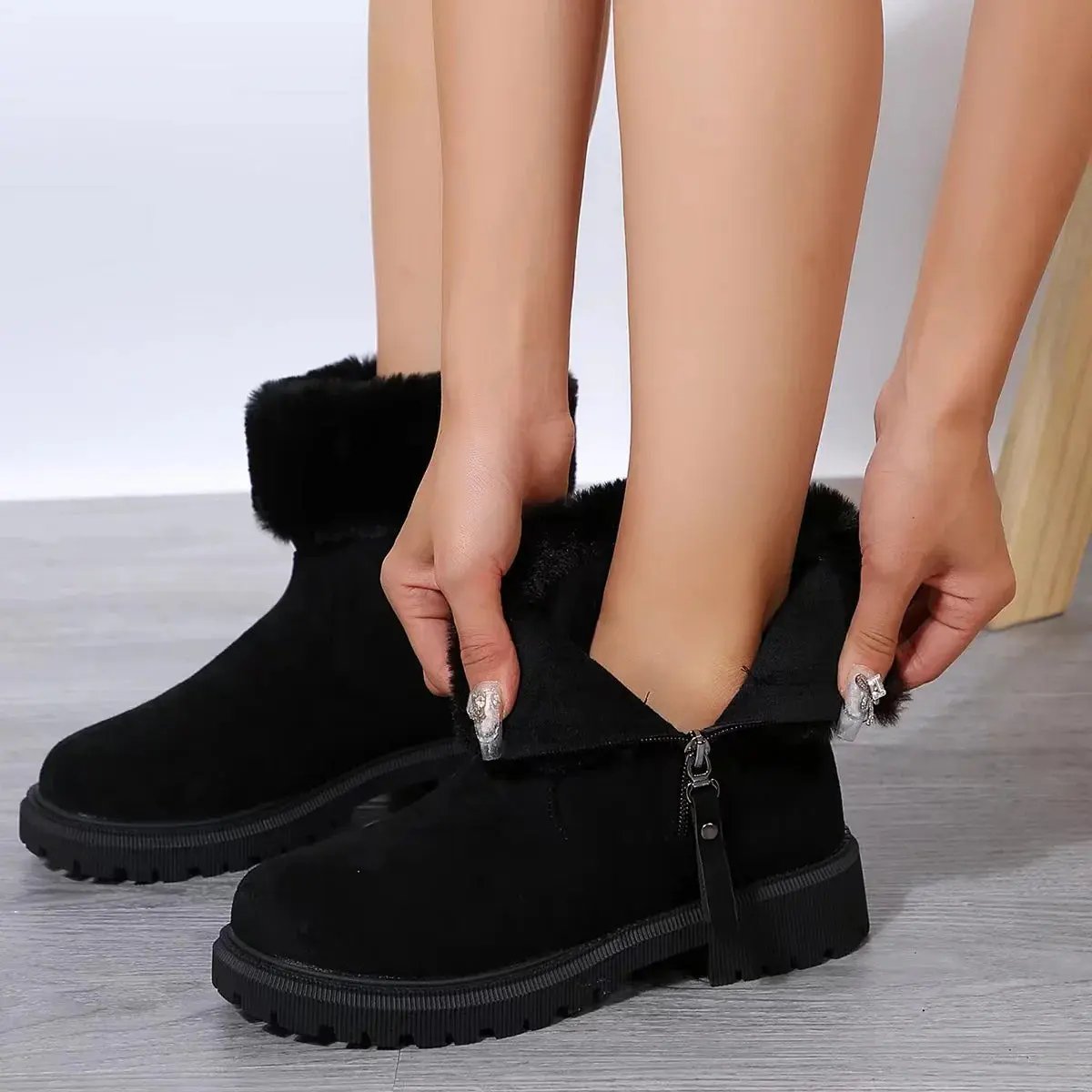 Women's Winter Fashion Plush Side-Zipper Snow Boots with Thickened Low Heel for Outdoor Use